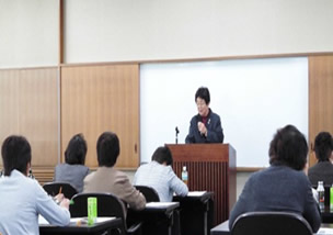 <ご講演いただいた 髙橋 弘美 氏>